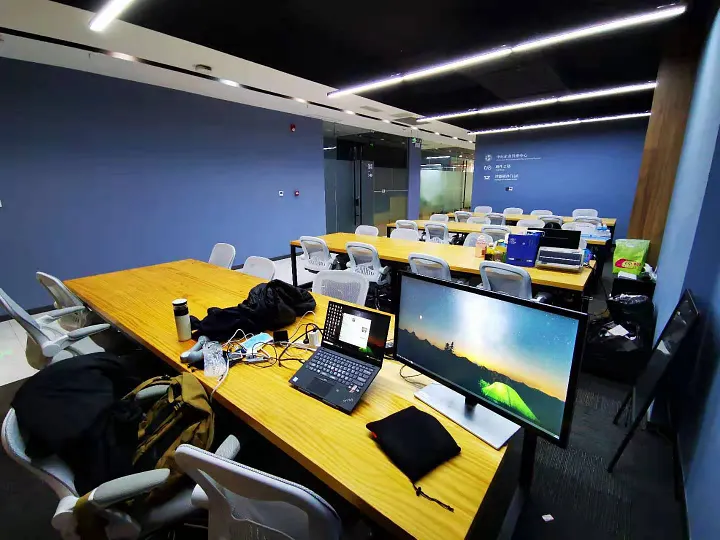 Office in HuaQiangBei